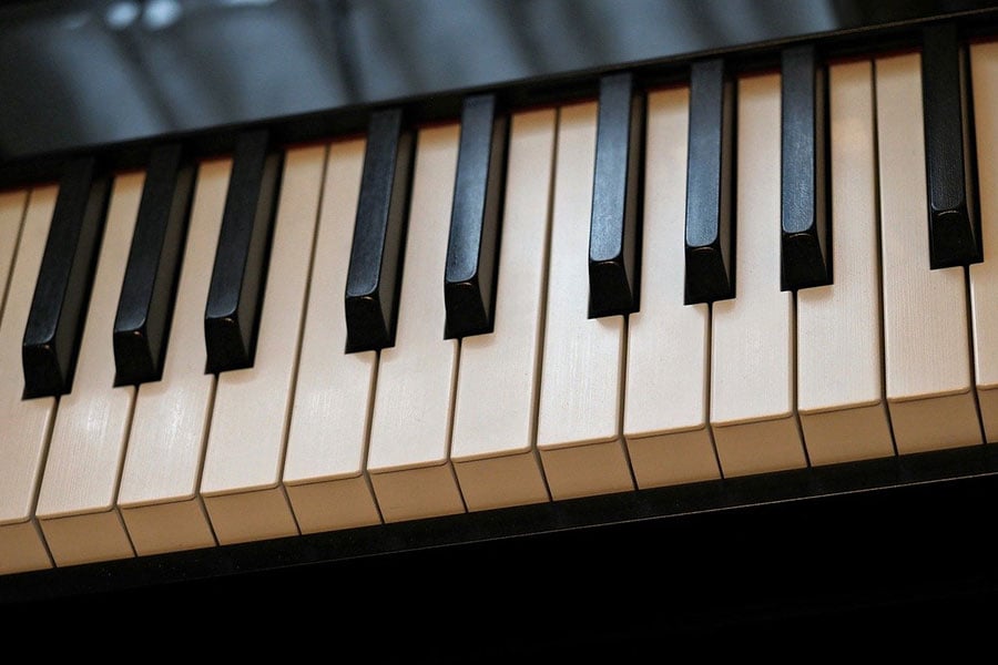 Primer plano del teclado del piano
