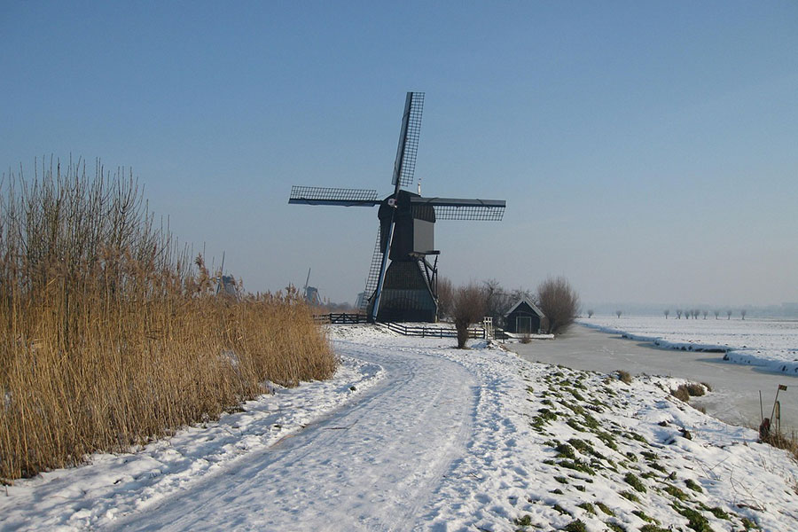 Kinderdijk Holanda molino invierno