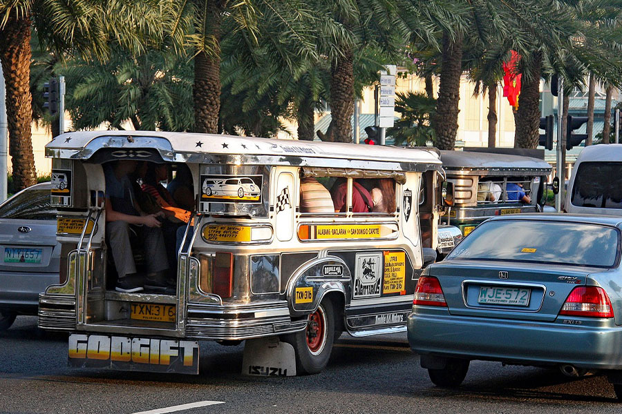 En Manila, Filipinas, jeepney