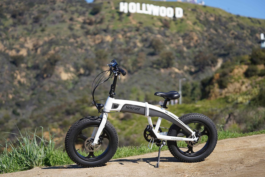 Folding e bike cycling