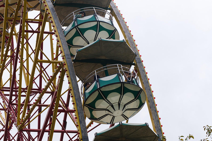 Amusement ferris wheel 2