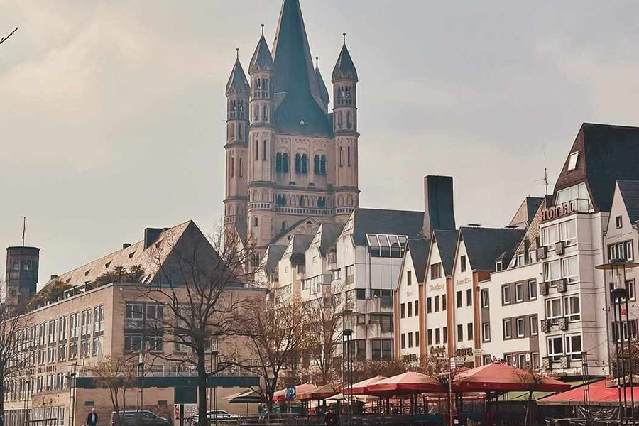 De grote Sint-Maartenskerk in Duitsland