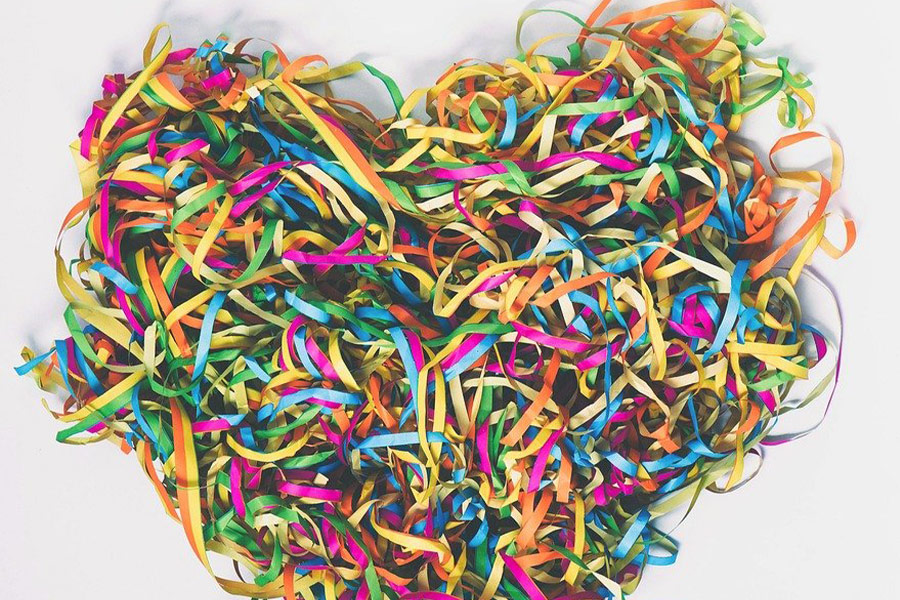 Bandas de colores con forma de corazón