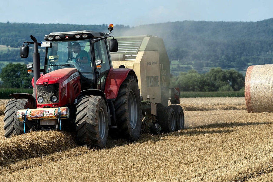 Harvesting machine vehicle straw bales