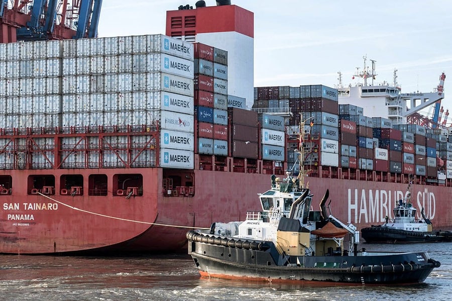 Riesiges Containerschiffhafenland