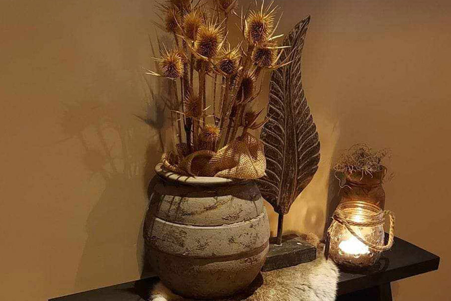 Dekoration im oberen Teil der Bank