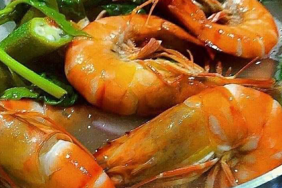 Garnalenzure soep met groenten