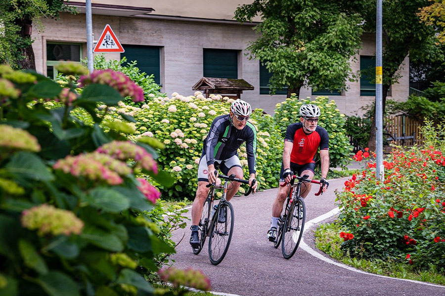 Sport, zwei Männer, Radfahren