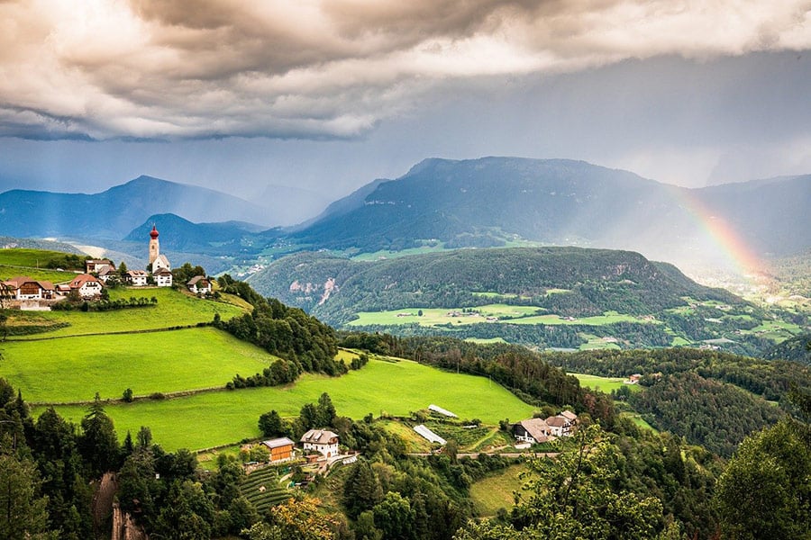 Wiesen grüne Bäume Berge