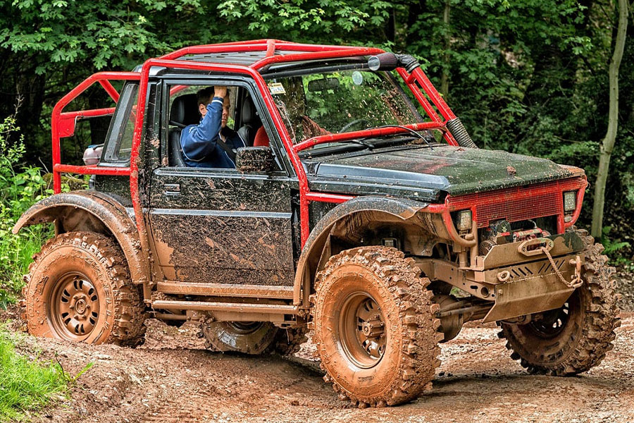 Geländewagen mit Motor