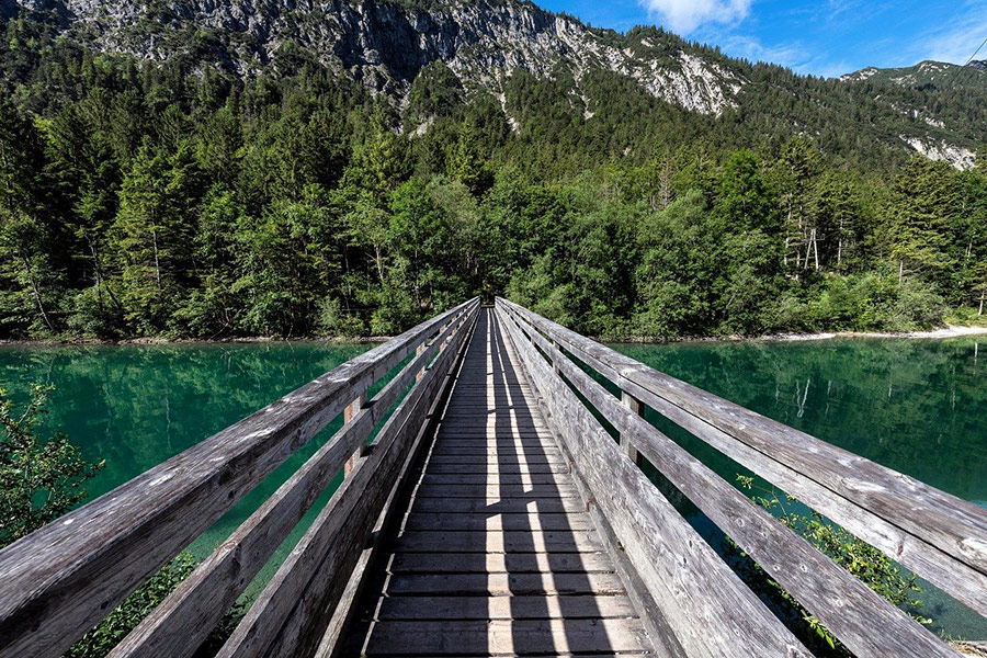 Stegbrücke aus Holz