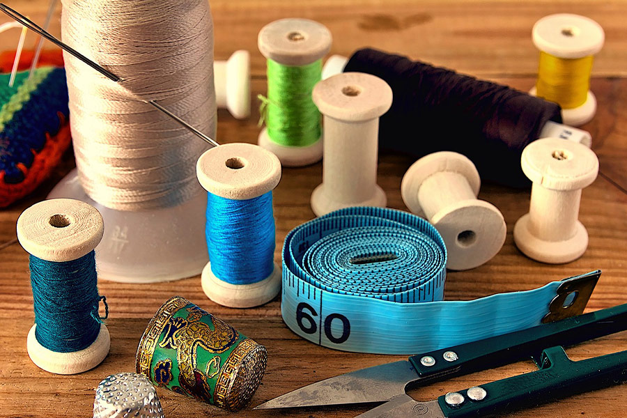 Fäden Spule Schneiderband