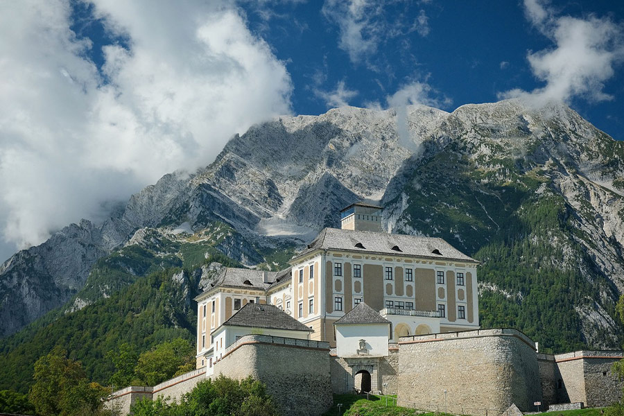 Der Burgberg bietet einen Ausblick auf die Landschaft